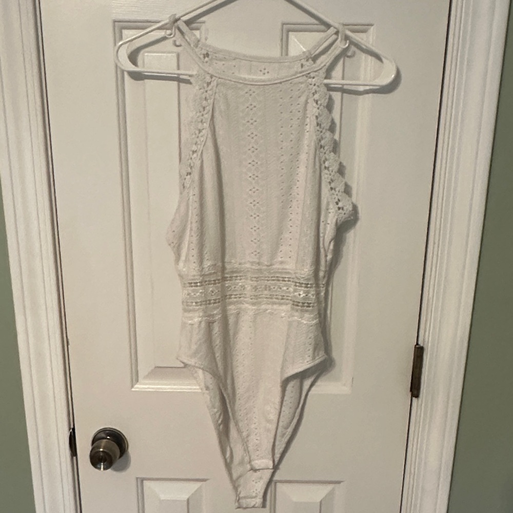 6 Large Women’s Bodysuits. Black, Navy and White - Picture 5 of 12